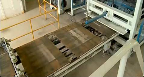 全自动免烧砖机托板回收系统