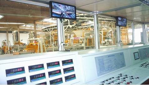 全自动免烧砖机中央控制室