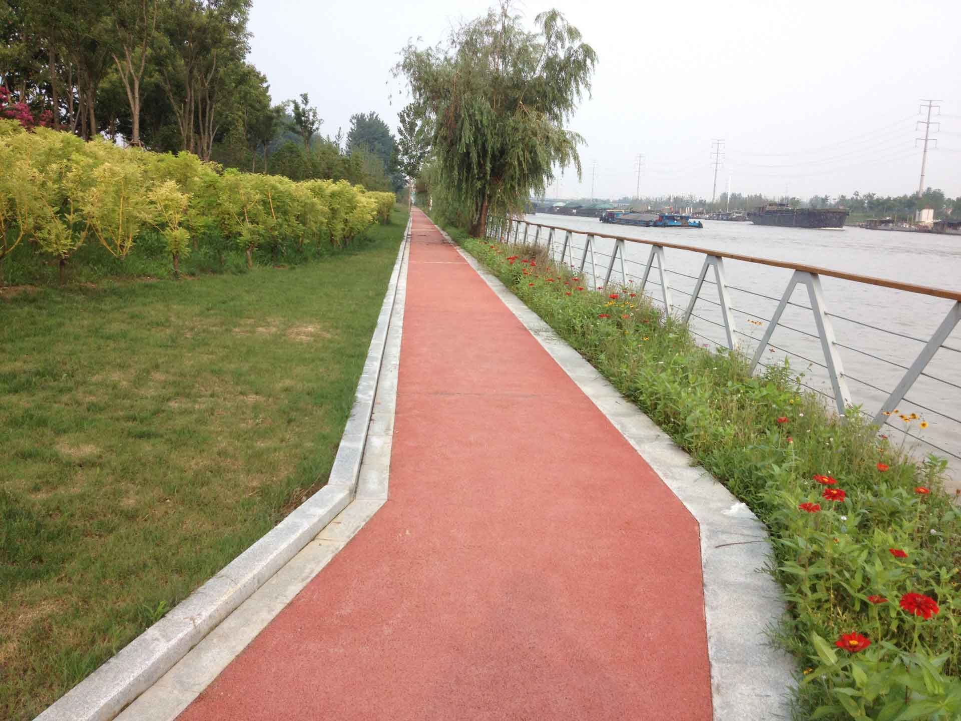 重庆市三峡广场人行道透水砖项目-重庆市九龙坡区佳冠彩砖厂