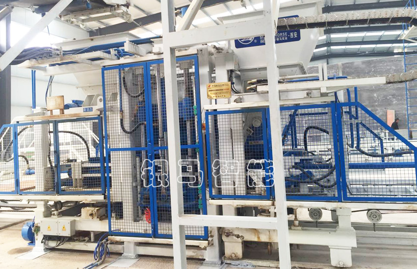 影响免烧砖机设备产量的因素有哪些？